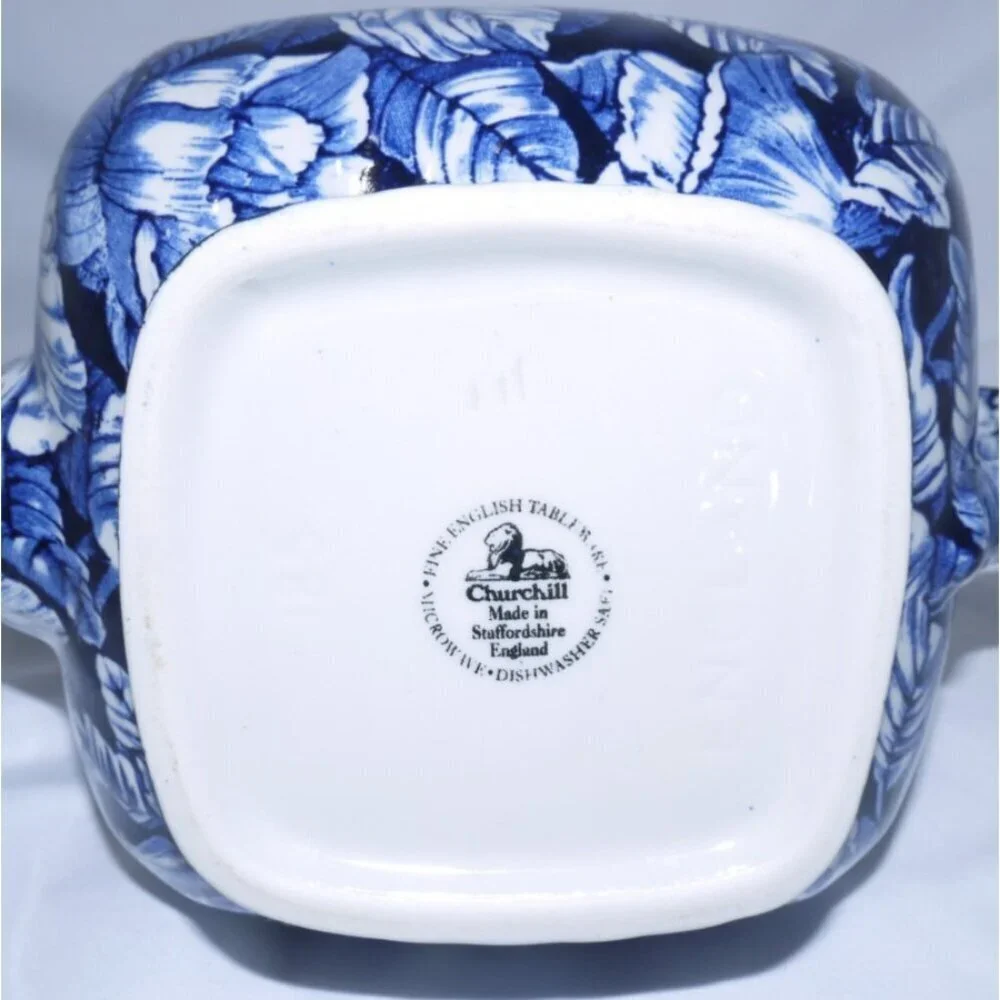 CHURCHILL Staffordshire England cobalt blue & white tea pot 7.5